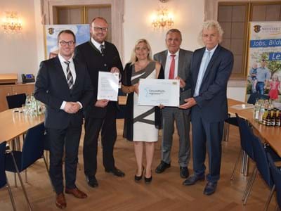 Bescheidübergabe Gesundheitsregion plus Von links: GRplus-Geschäftsführer Prof. Dr. Steffen Hamm, Landrat Andreas Meier, Gesundheitsministerin Melanie Huml, Oberbürgermeister Kurt Seggewiß und Landrat Wolfgang Lippert