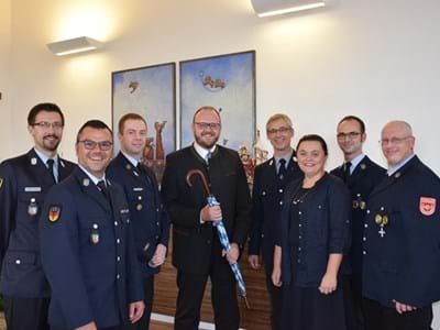 Freiwillige Feuerwehr Windischeschenbach im Dienstzimmer des Landrats Freiwillige Feuerwehr Windischeschenbach im Dienstzimmer des Landrats