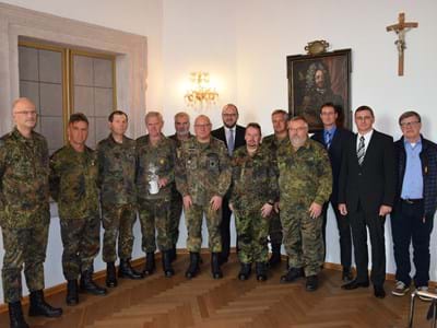 Beförderung von Friedrich Vetter zum Oberstabsfeldwebel der Reserve