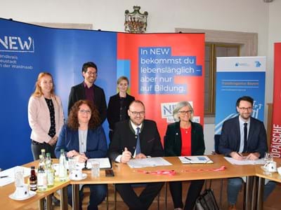 Vertragsunterzeichnung EMN